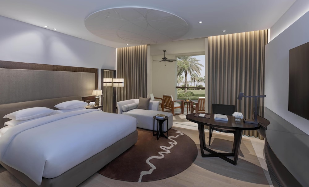 ROOM, KING BED