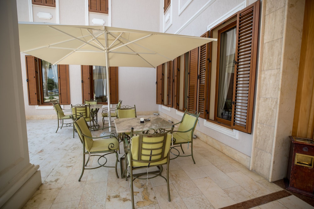 Vila Zeus Hotel 41/43