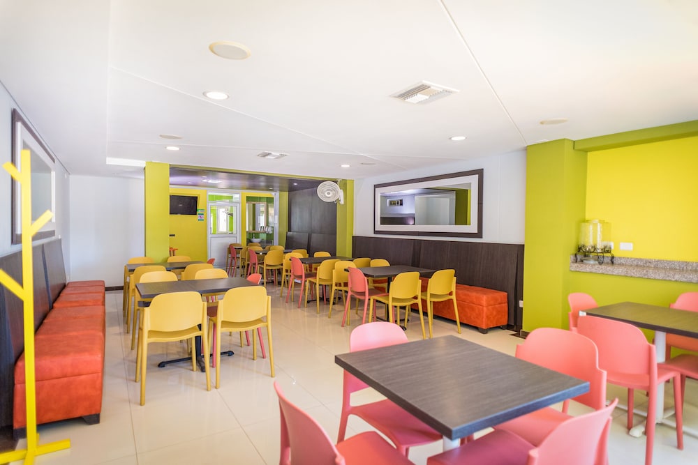 Hotel Ayenda 56 Avenue Plaza 1322 20/28