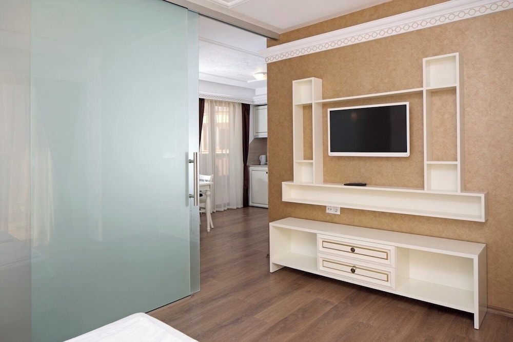 Golden Rainbow Vip Residence 63/71