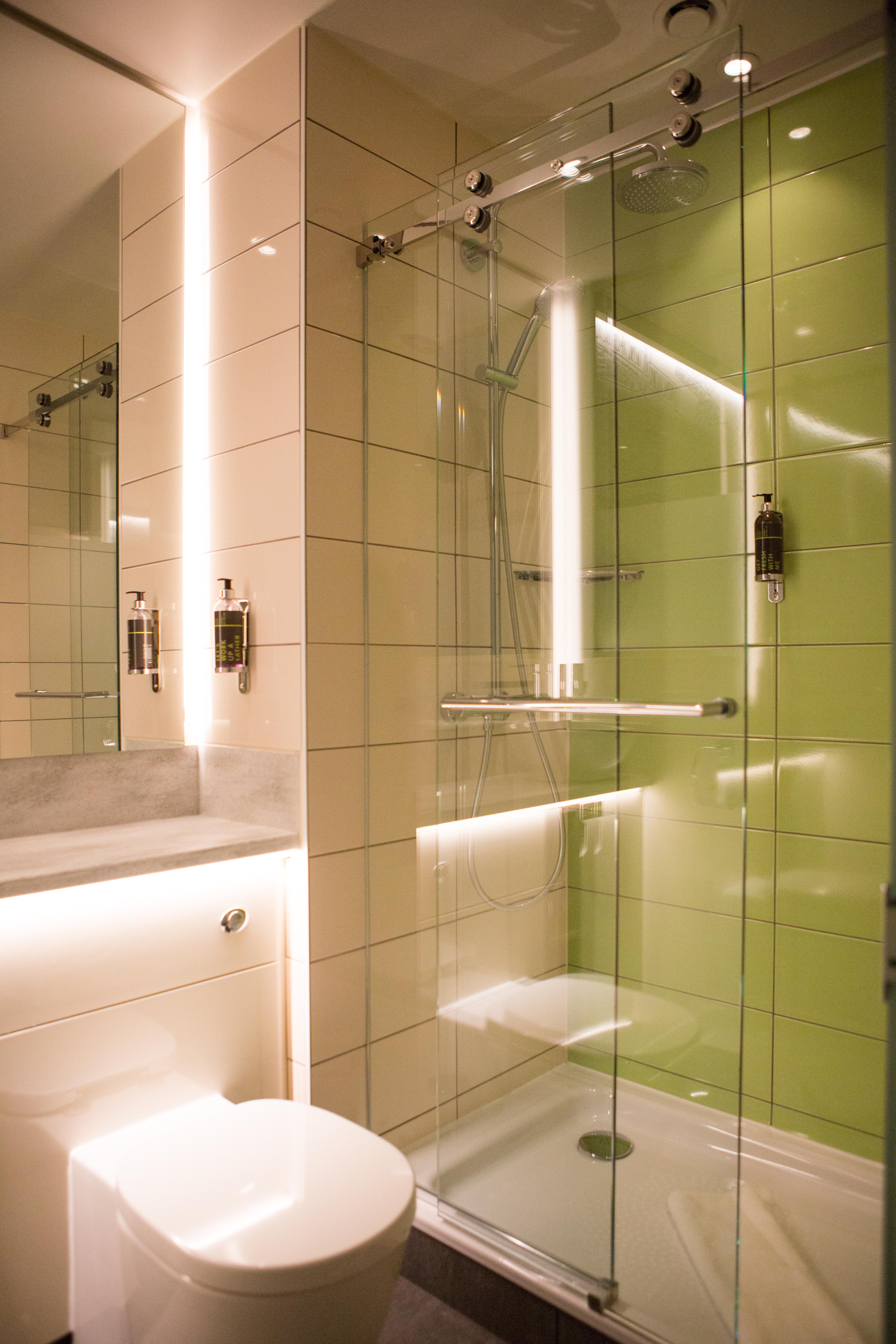 Hub by Premier Inn London Westminster, St James's Park 40/40