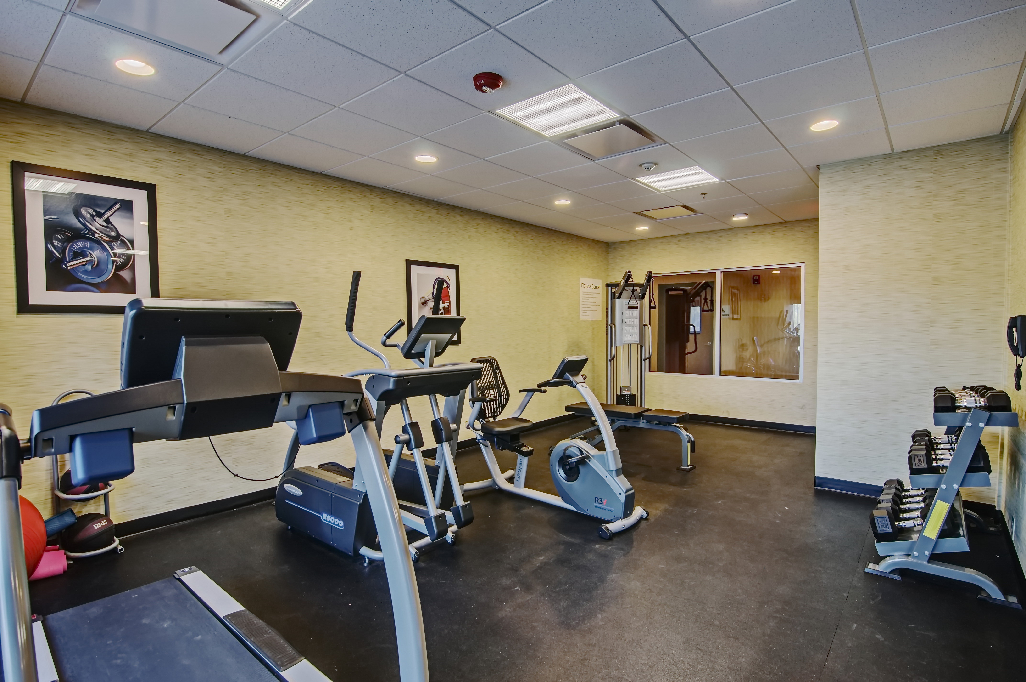Holiday Inn Express Hotel And Suites Wytheville 37/74
