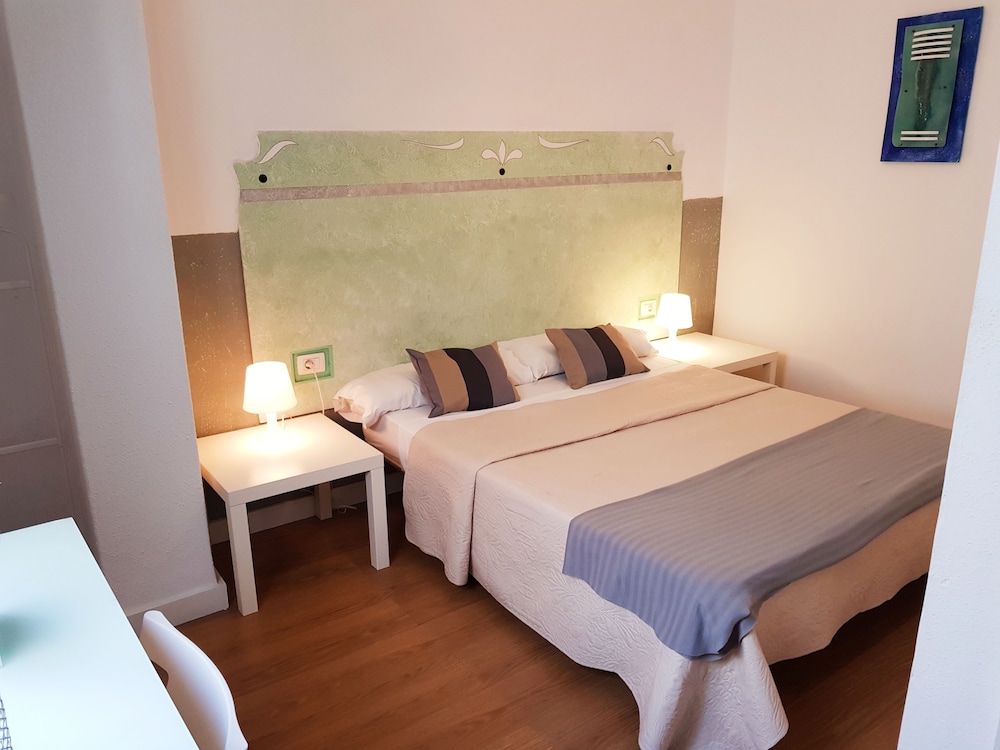 BASIC, DOUBLE OR TWIN BED
