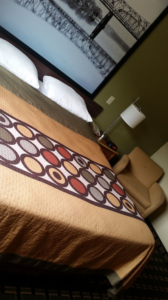 Super 8 by Wyndham Wheeling/Saint Clairsville OH Area 20/36