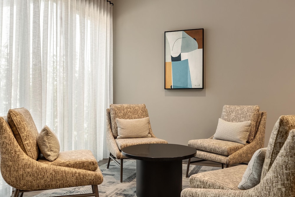 Hyatt Studios Chesapeake 27/44