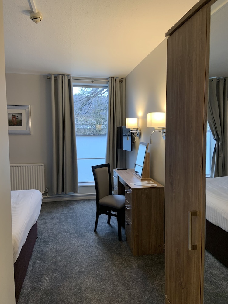 St James Hotel 30/52