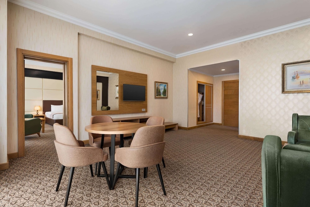 Wyndham Baku 34/50