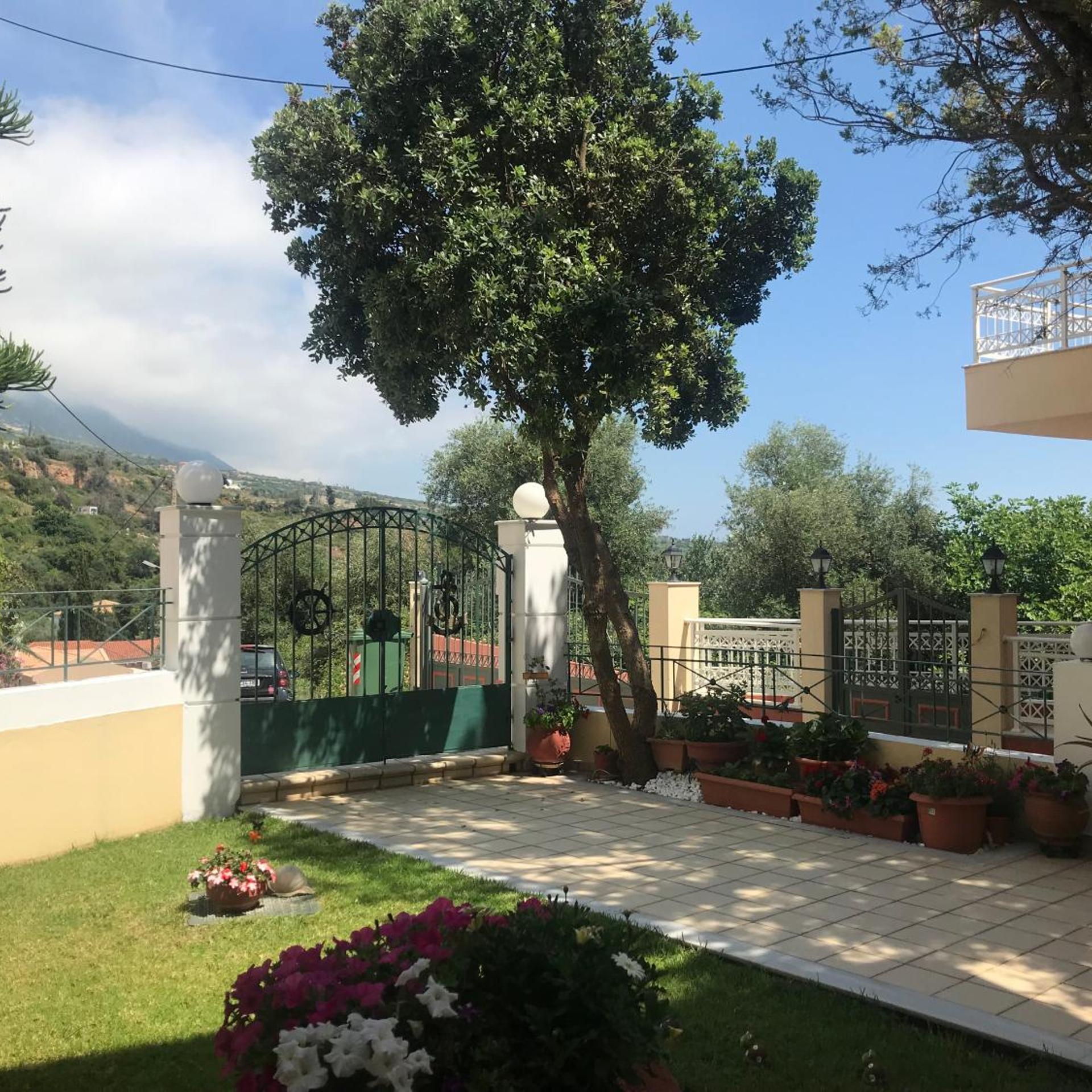 Naftilos Studios 37/54