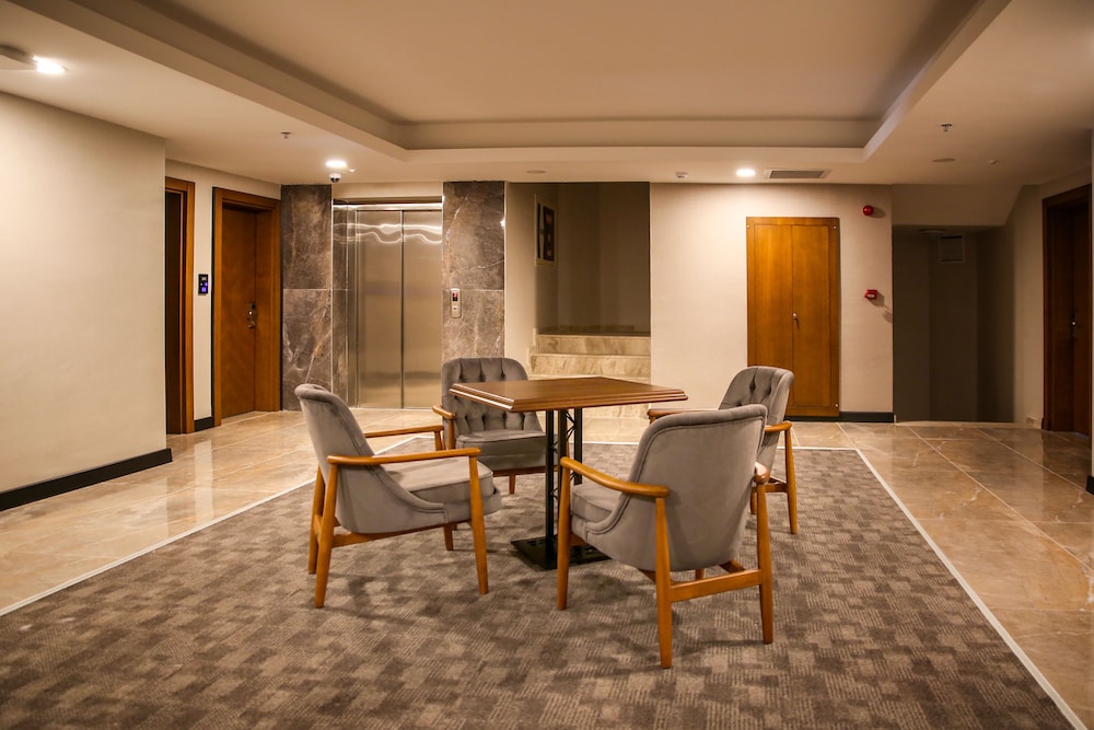 New Gate Hotel 19/25