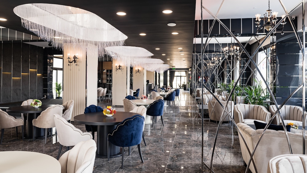 Royal Palace Hotel 49/50