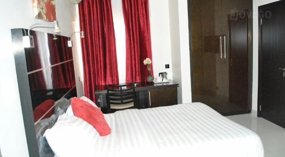 Hotel Villa Picasso 6/25