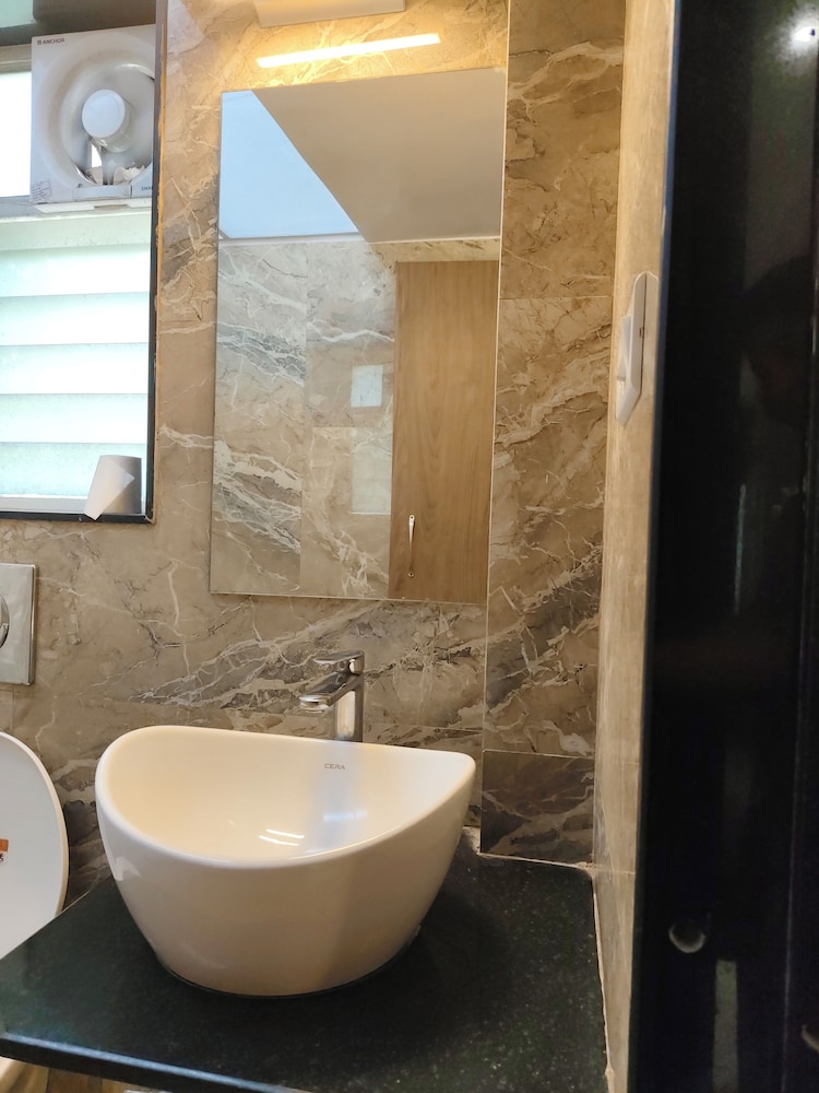 Hotel Shreyas 36/40