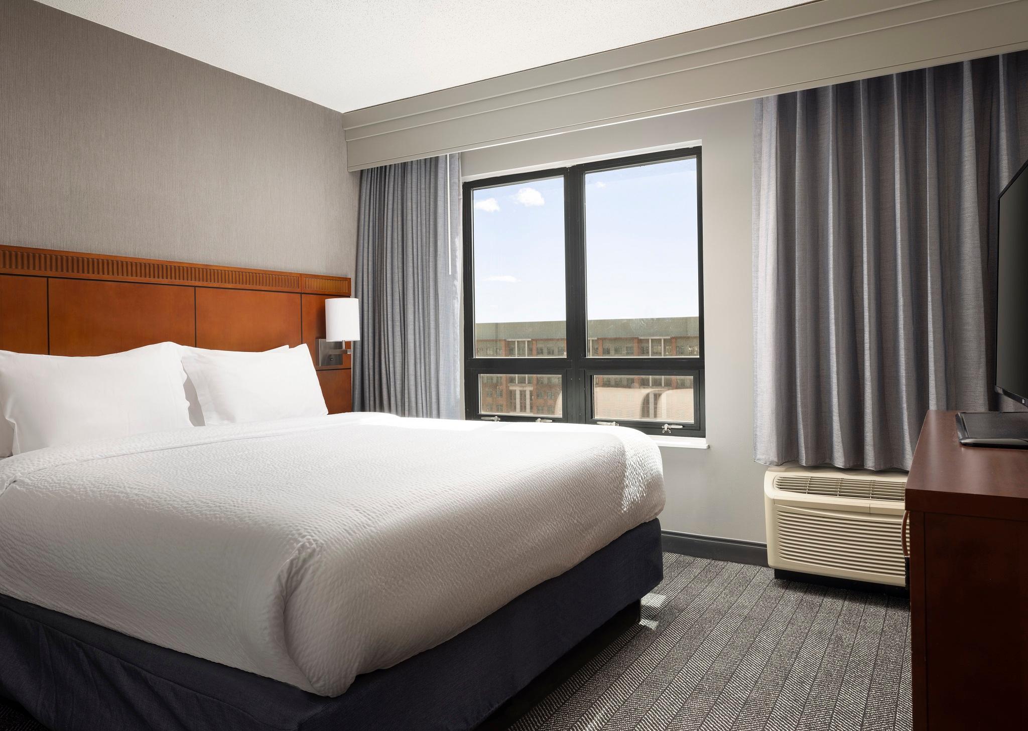 Deluxe, Double Bed, City View