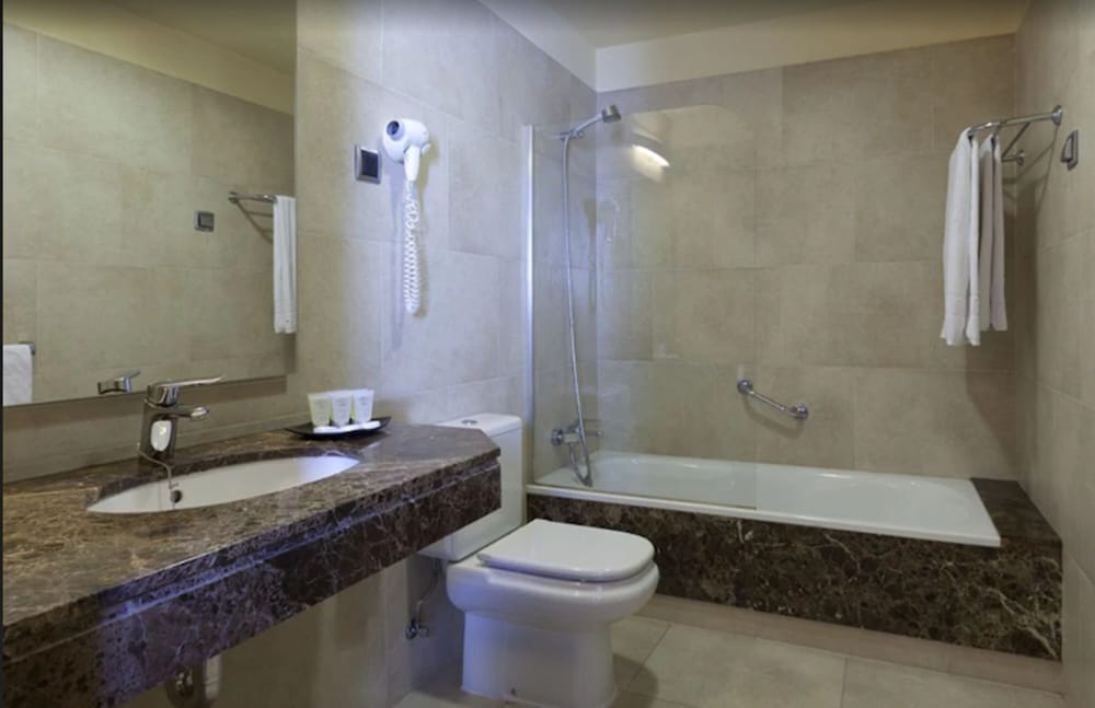 Sterling Hotel 32/34