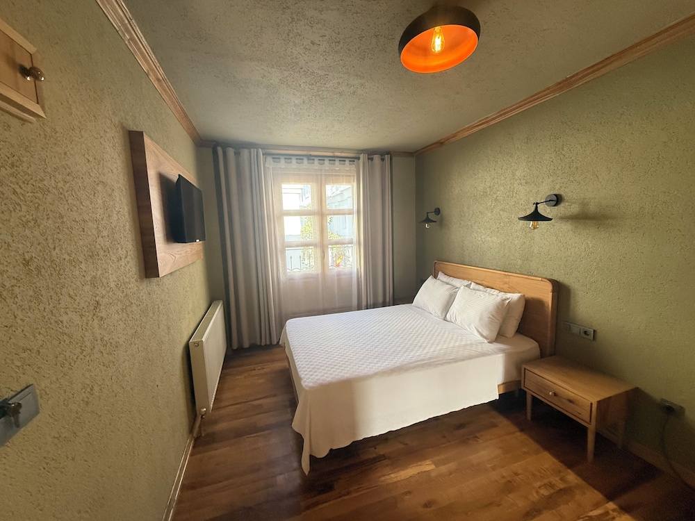 Bay Nihat Lale Hotel 24/41