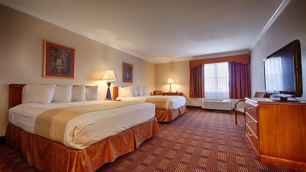 Best Western Club House Inn & Suites 13/34