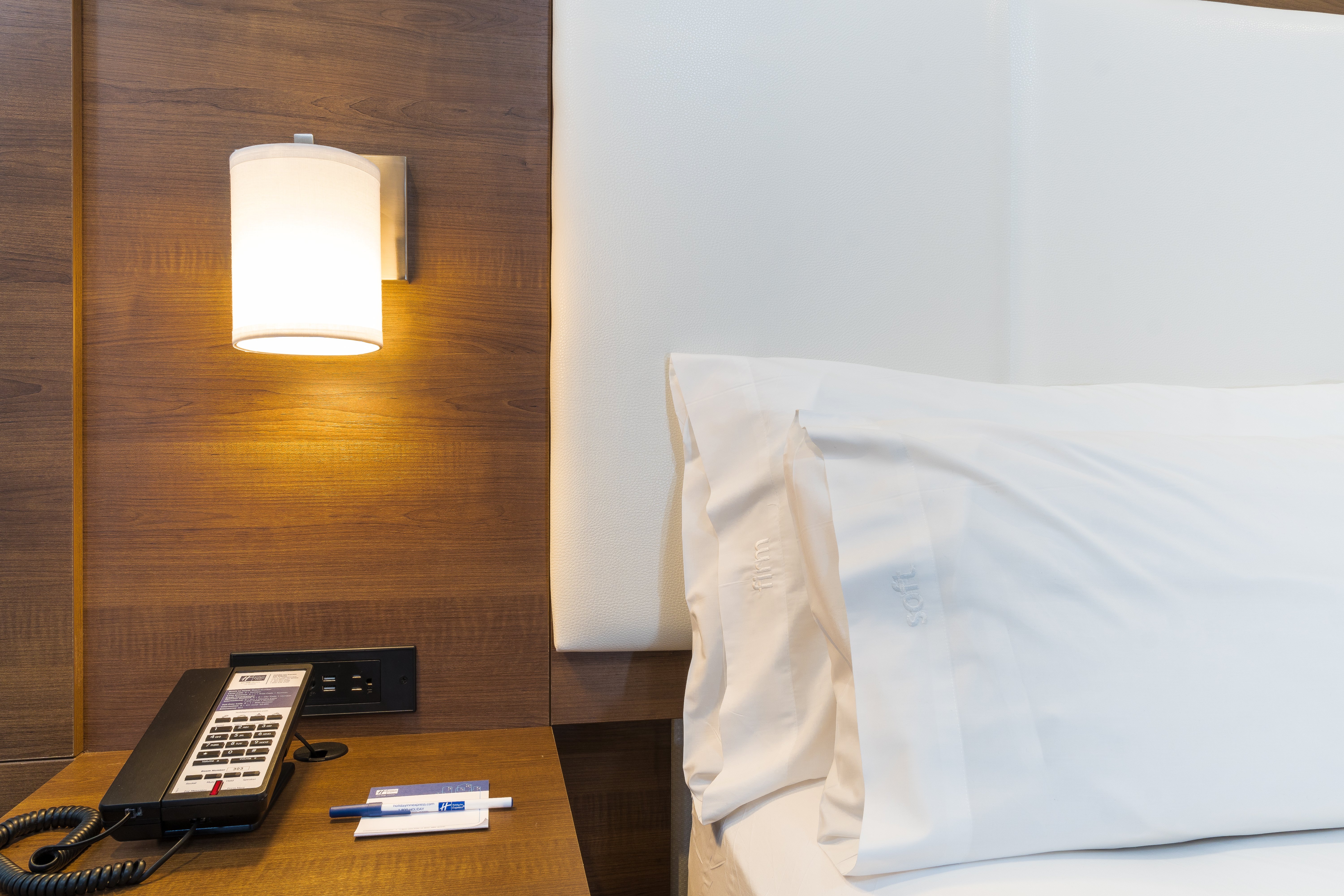 Holiday Inn Express Hollywood Walk of Fame An Ihg Hotel 36/65