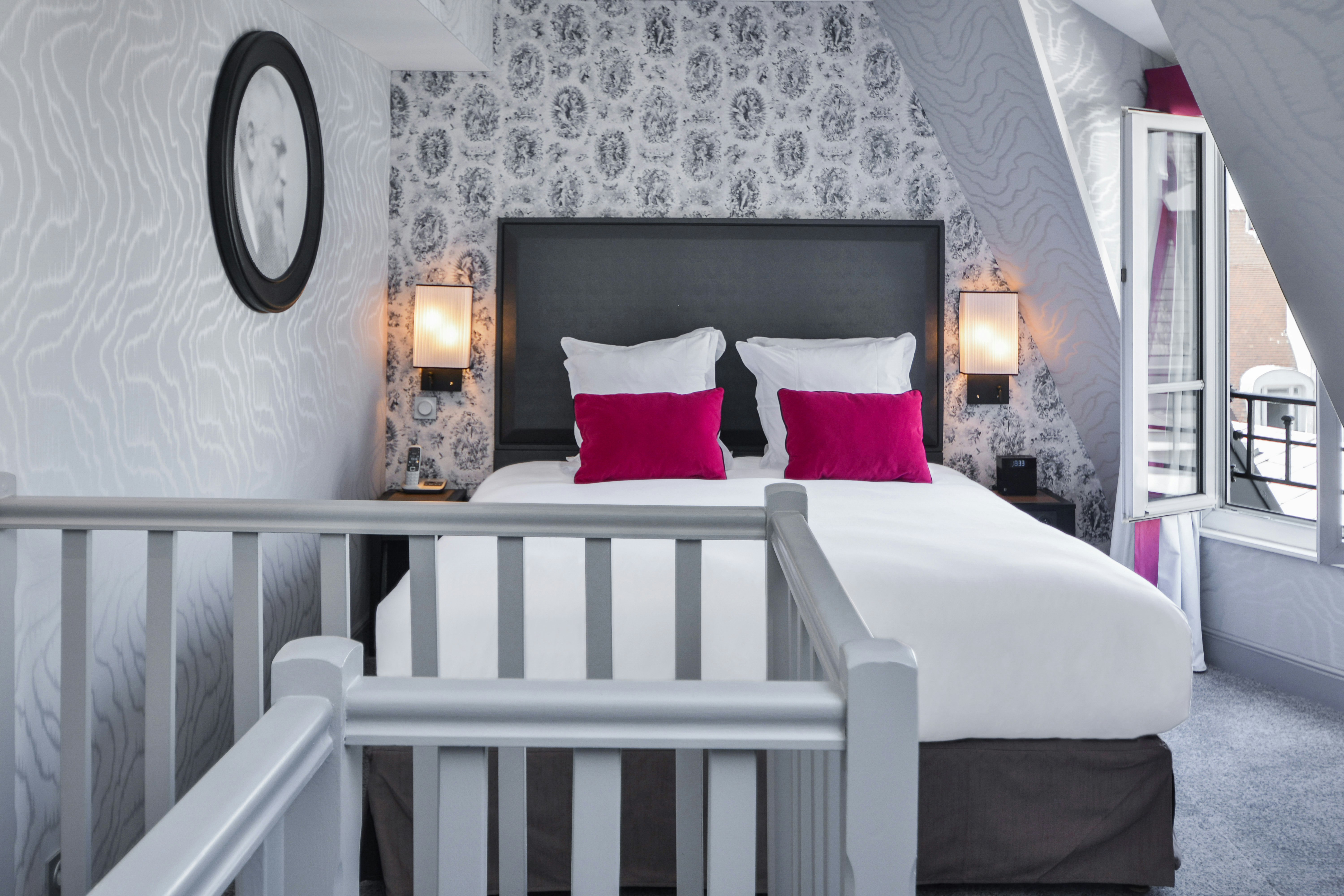 DUPLEX, SUITE