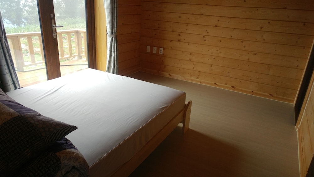 Daegwallyeong Solbawee Log-Housing Pension 5/22