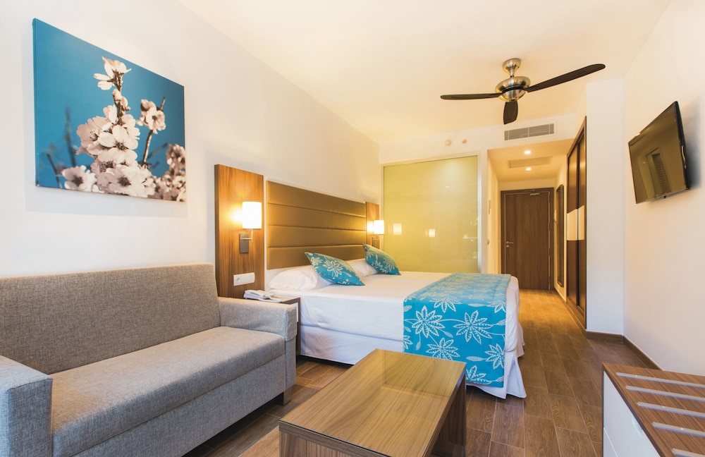 Hotel RIU Bravo 18/42