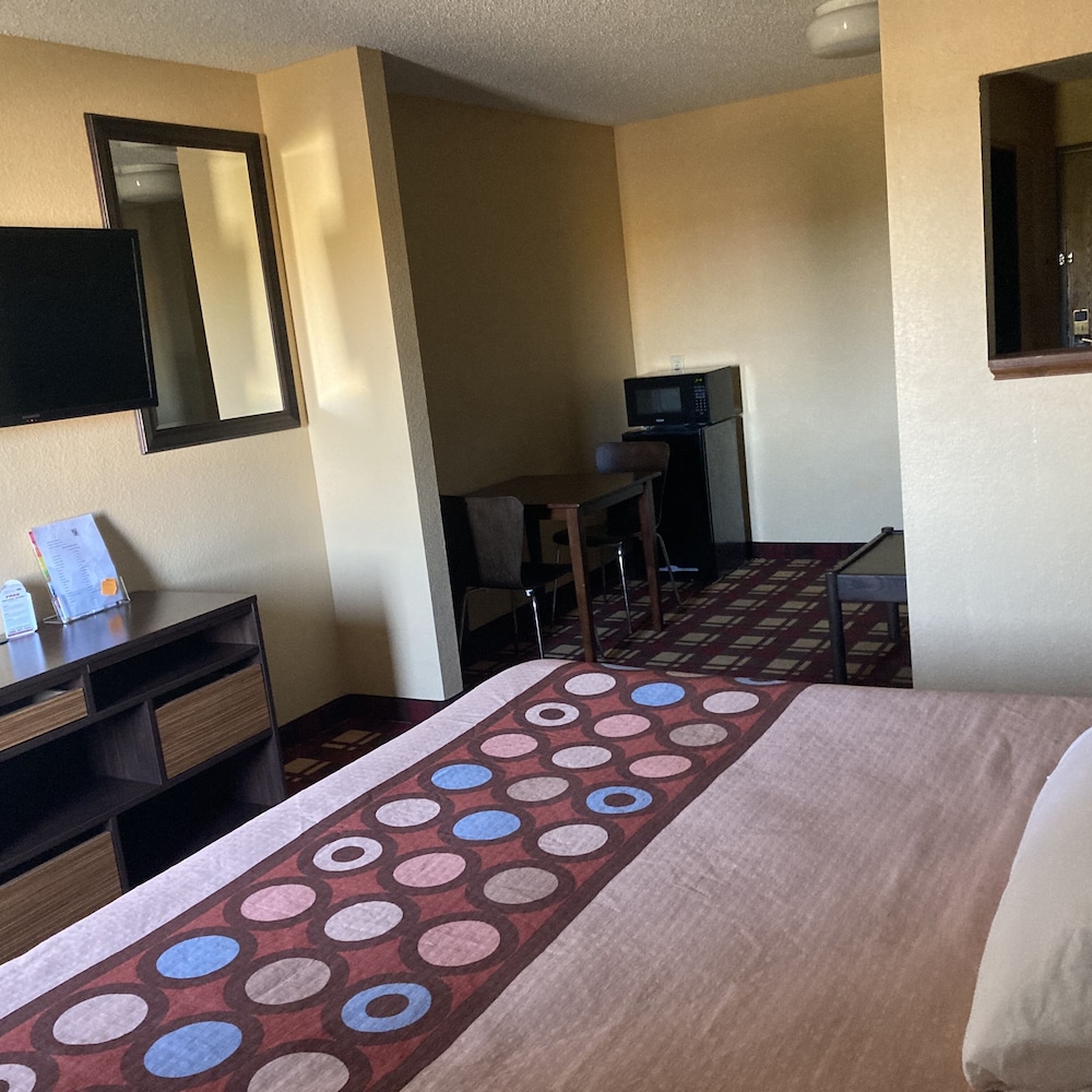 Super 8 By Wyndham Martinsville 19/30