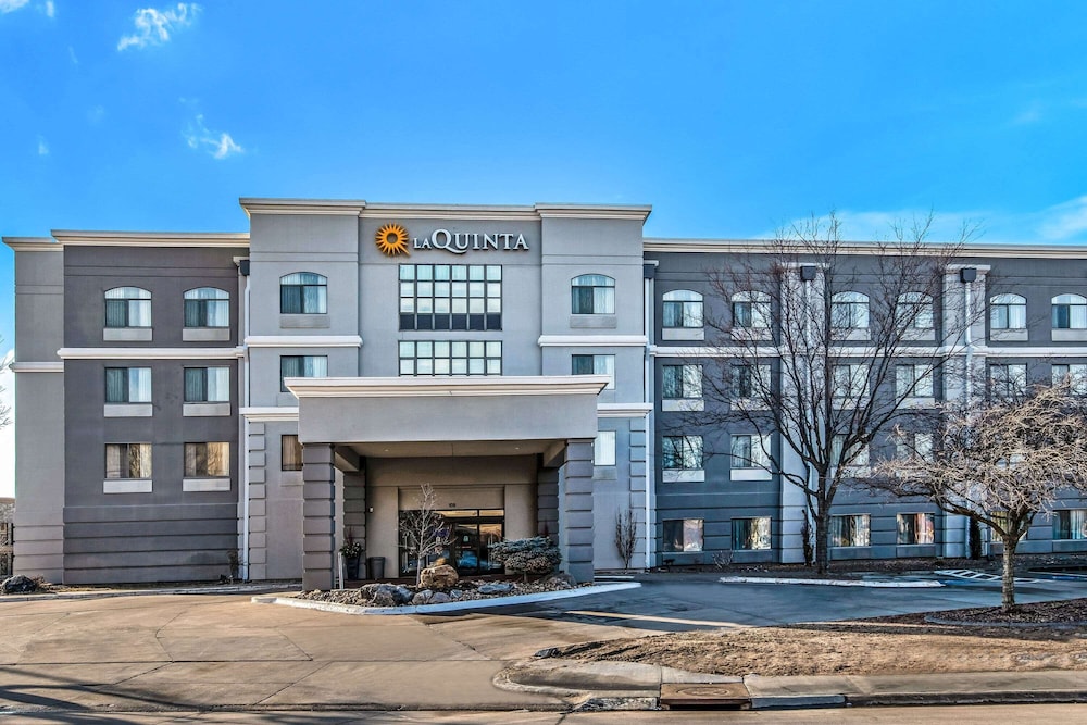 La Quinta Inn & Suites by Wyndham Kearney 6/45