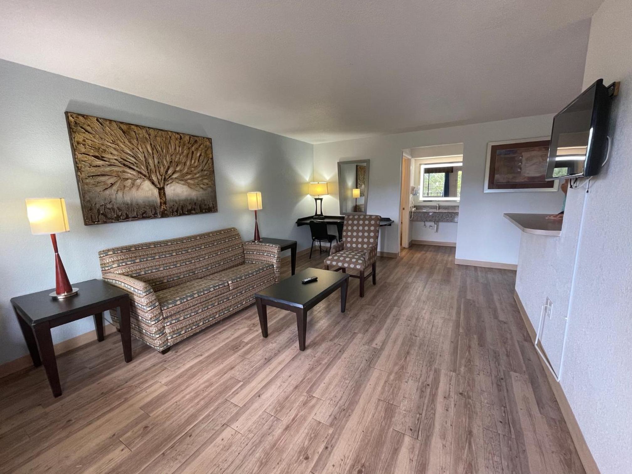 Tricove Inn and Suites 29/36