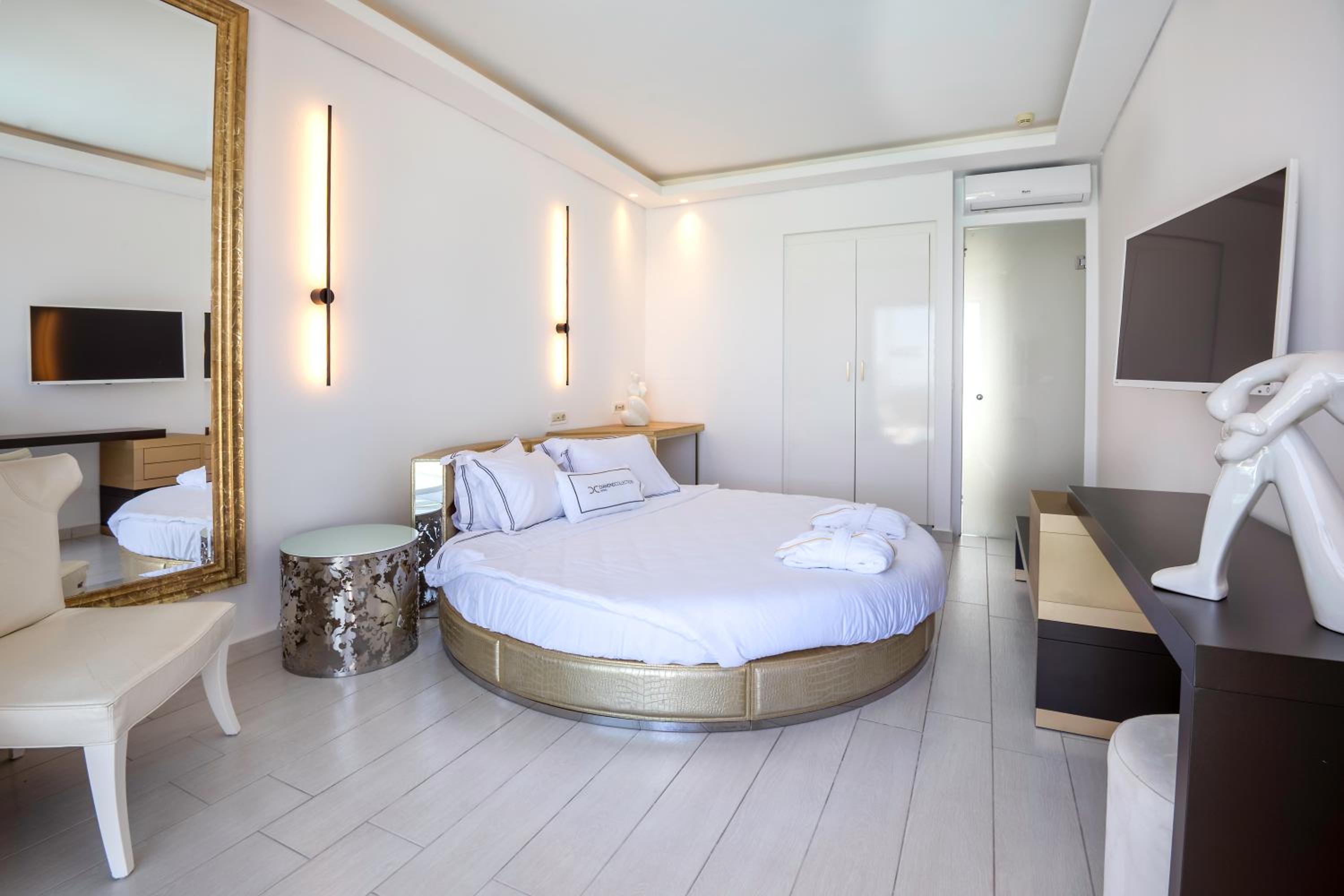 DIAMOND, SUITE, PRIVATE POOL