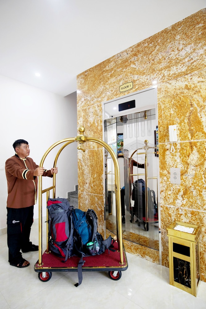 Golden Bee Hotel 37/59