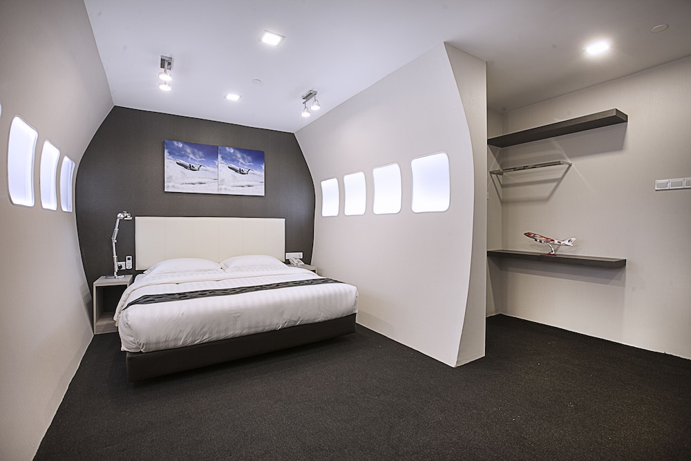 BUSINESS, KING BED