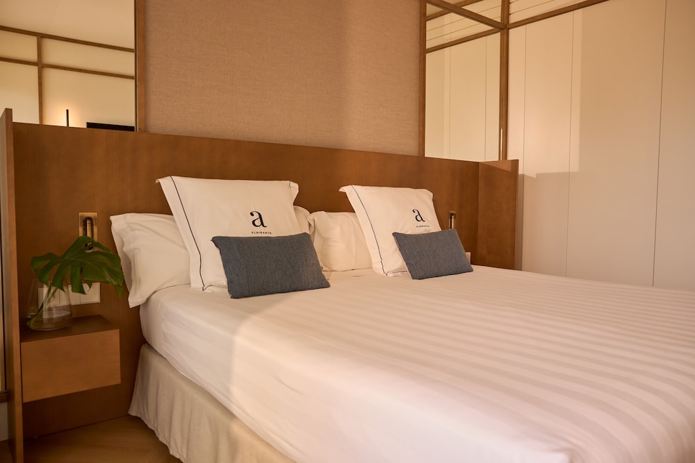 غرفة بريميوم بسرير كوين بإطلالة جزئية على البحر، Almirante Hotel 5/10