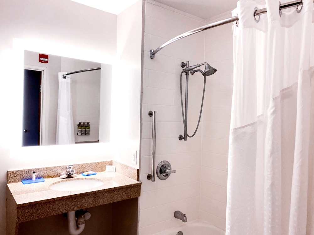 Holiday Inn Express Hotel Suites Logansport 12/70