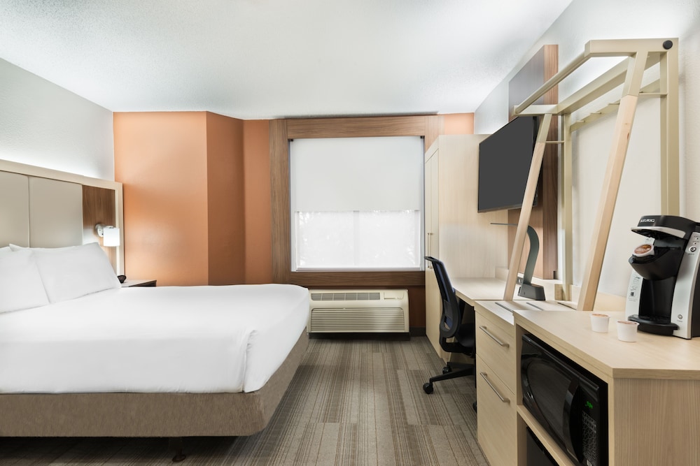 STANDARD, QUEEN BED, ACCESSIBLE