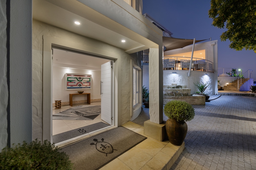 Villa Afrikana Guest Suites 43/88