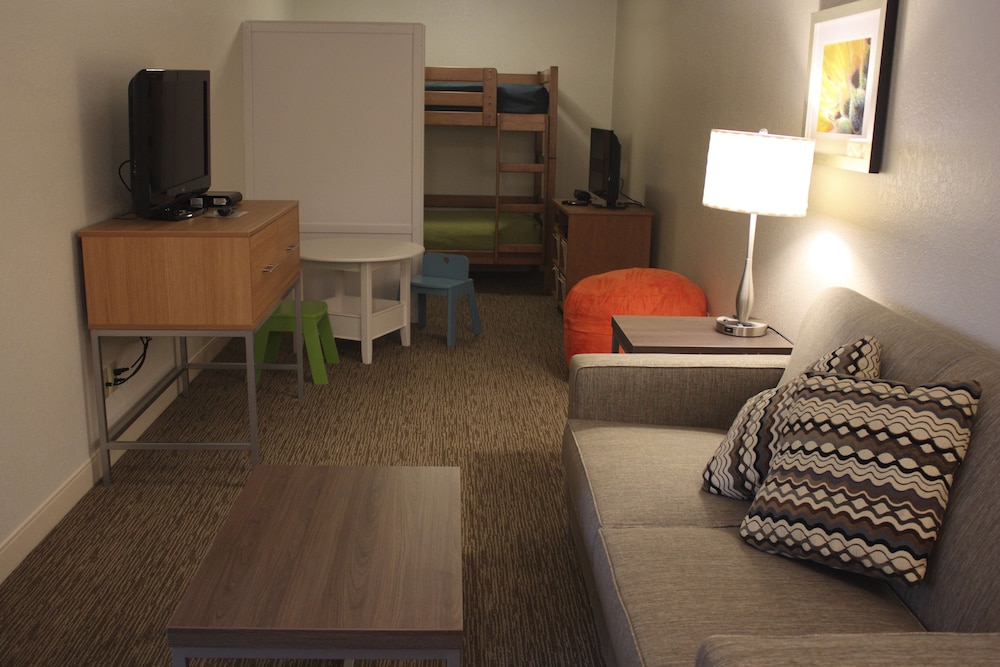 Holiday Inn Express Munising-Lakeview 27/68