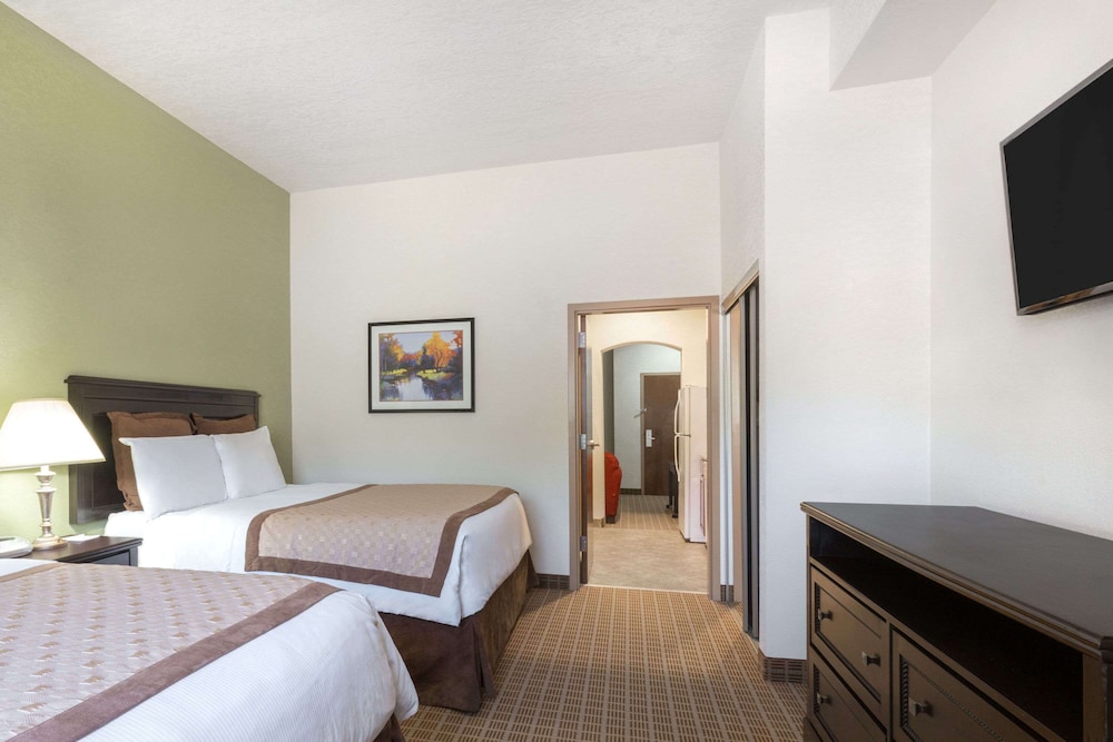 1 Bedroom, Executive, Suite, King Bed, Accessible