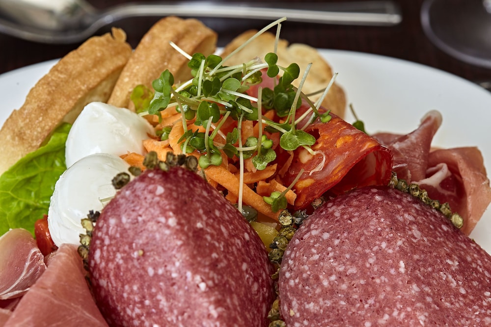 Farmers Kitchen Hotel 20/50
