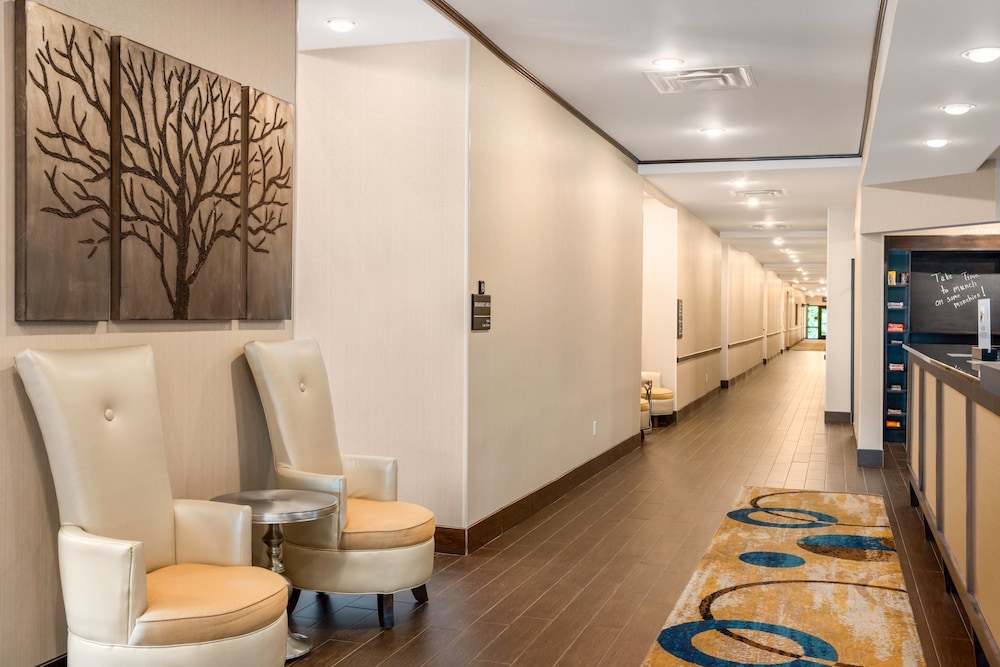 Hampton Inn & Suites Lavonia 20/38
