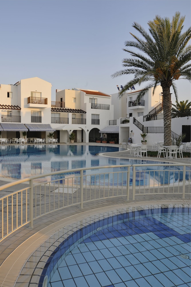 Akti Beach Hotel & Village Resort 65/68