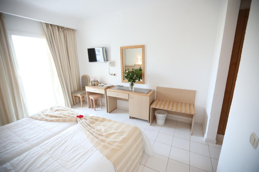 Hotel Royal Jinene 23/68