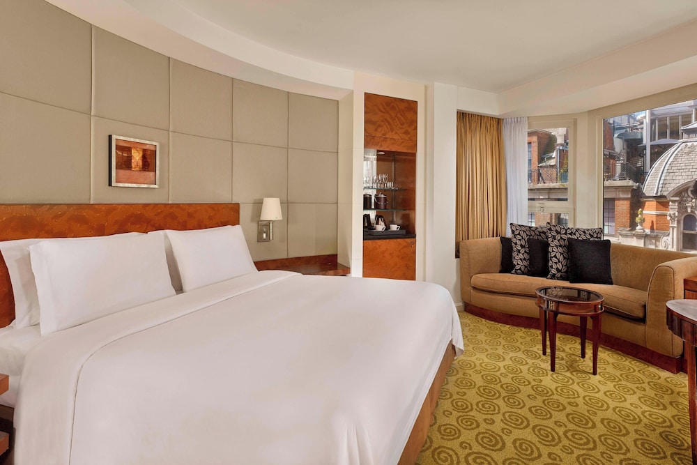 EXECUTIVE, KING BED