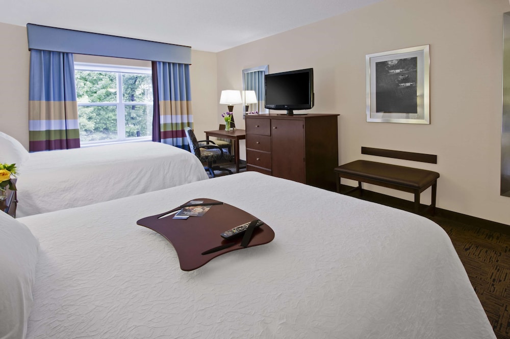 Hampton Inn Suites Exeter 24/52