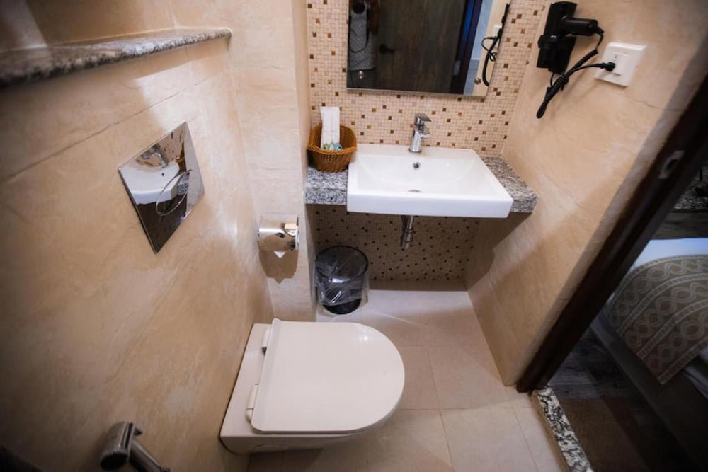 Vastu Boutique Hotel 38/40