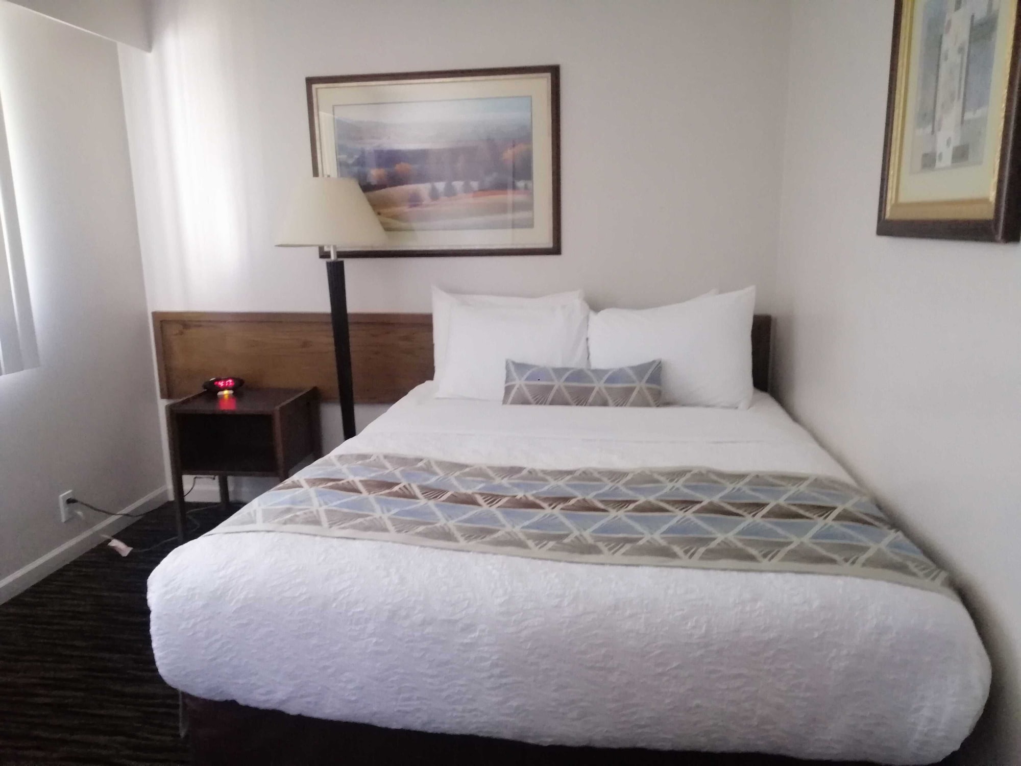 SUITE, APARTMENT