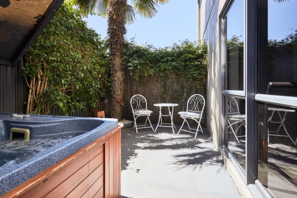 blenheim palms motel