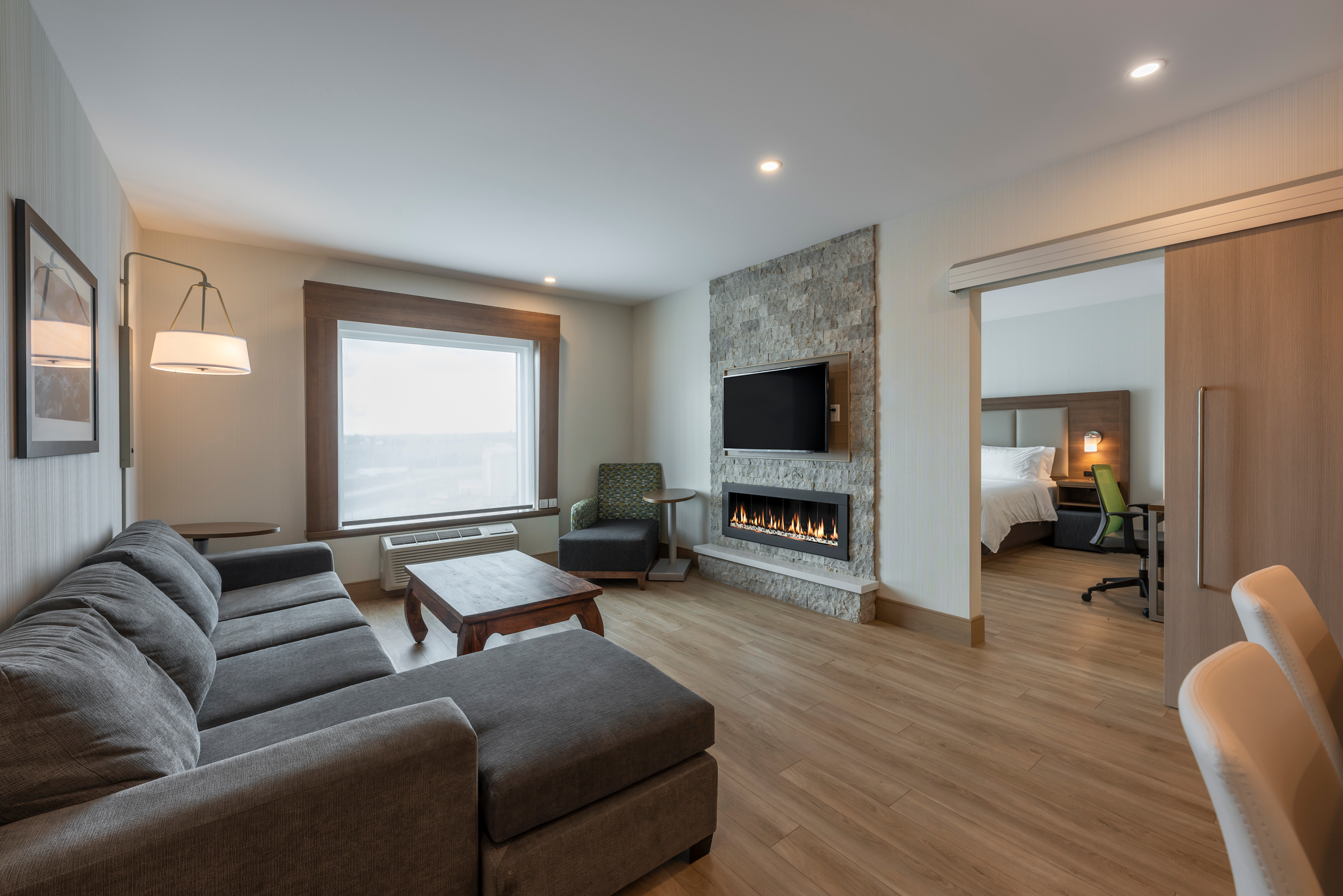 Holiday Inn Express Suites Moncton 40/63