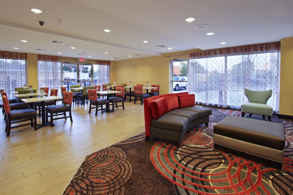 Holiday Inn Express Augusta Downtown 32/50