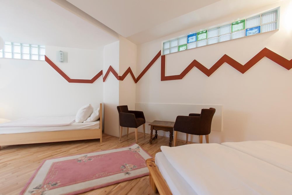 Hayat Hotel 35/57