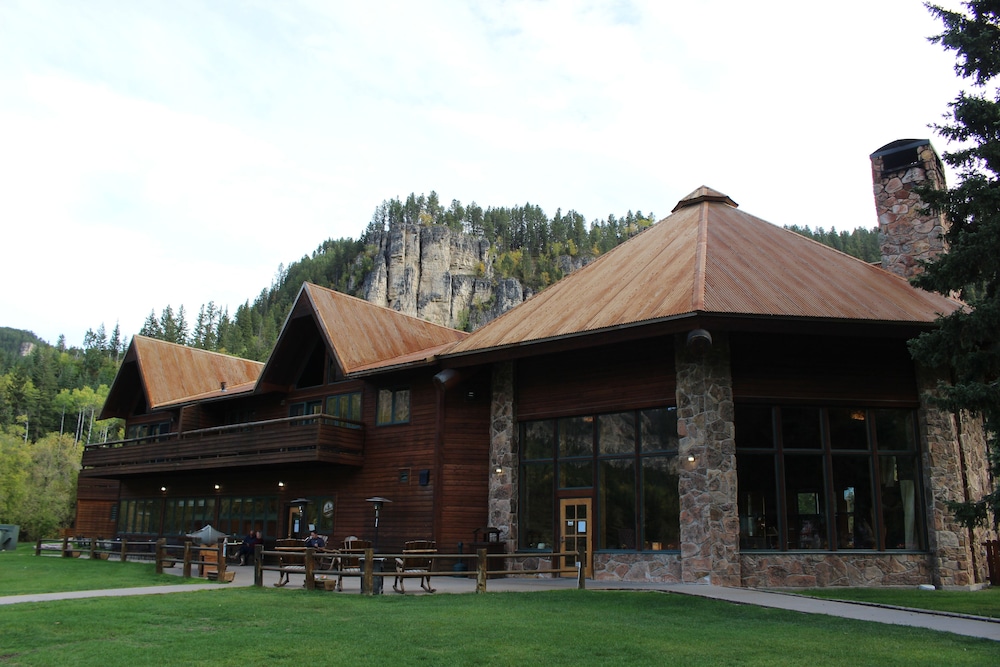 Spearfish Canyon Lodge 4/75