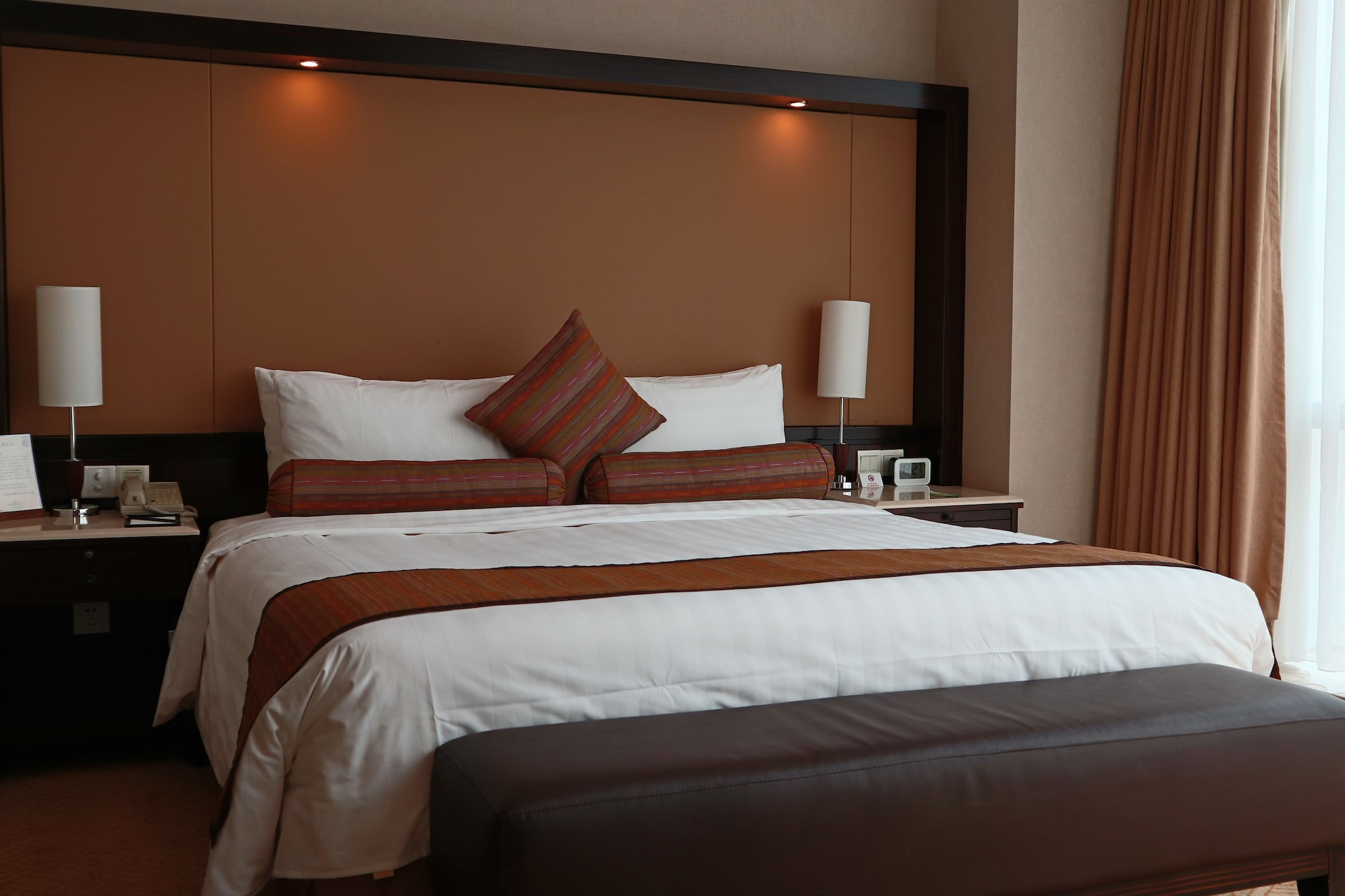 SUITE, KING BED